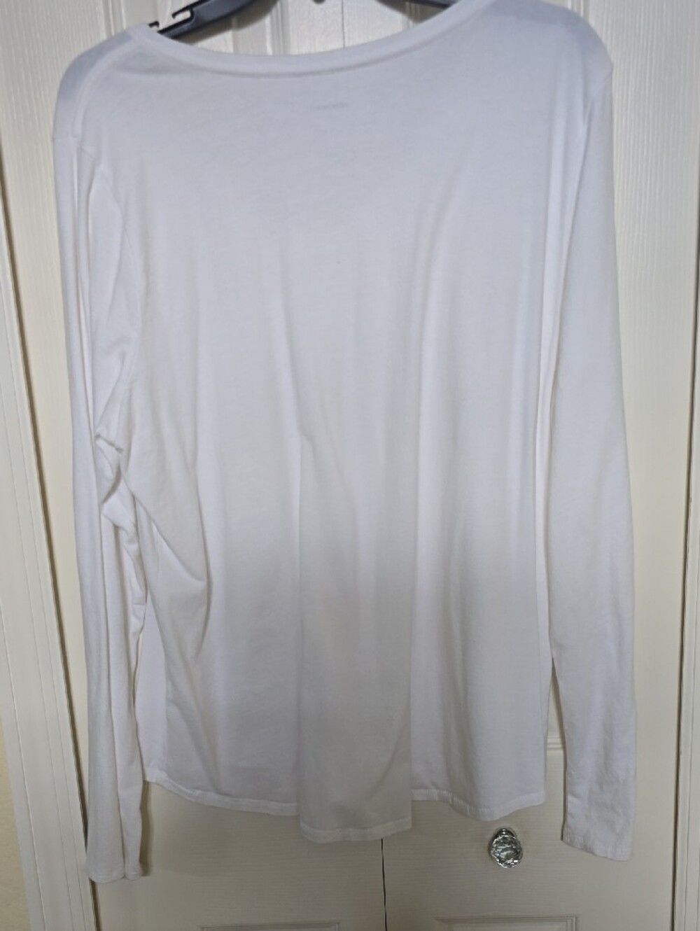 Sonoma Women's White Long Sleeve V-Neck Tee - Picture 3 of 5